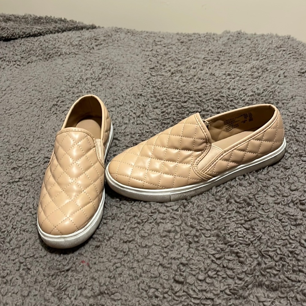 Tan/ pink shoes